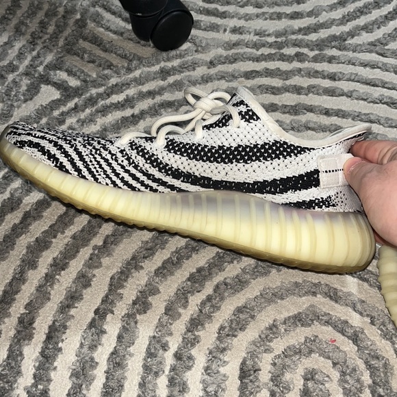 YEEZY 350 ZEBRA - Picture 7 of 9